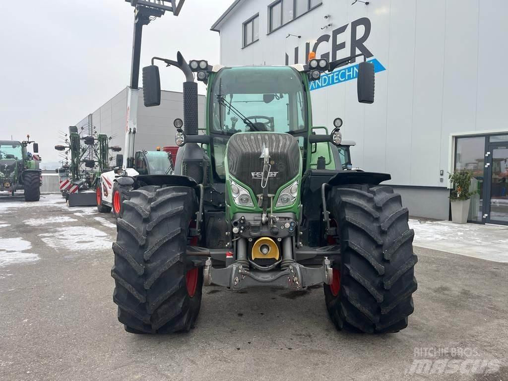 Fendt 718 Vario Traktorit
