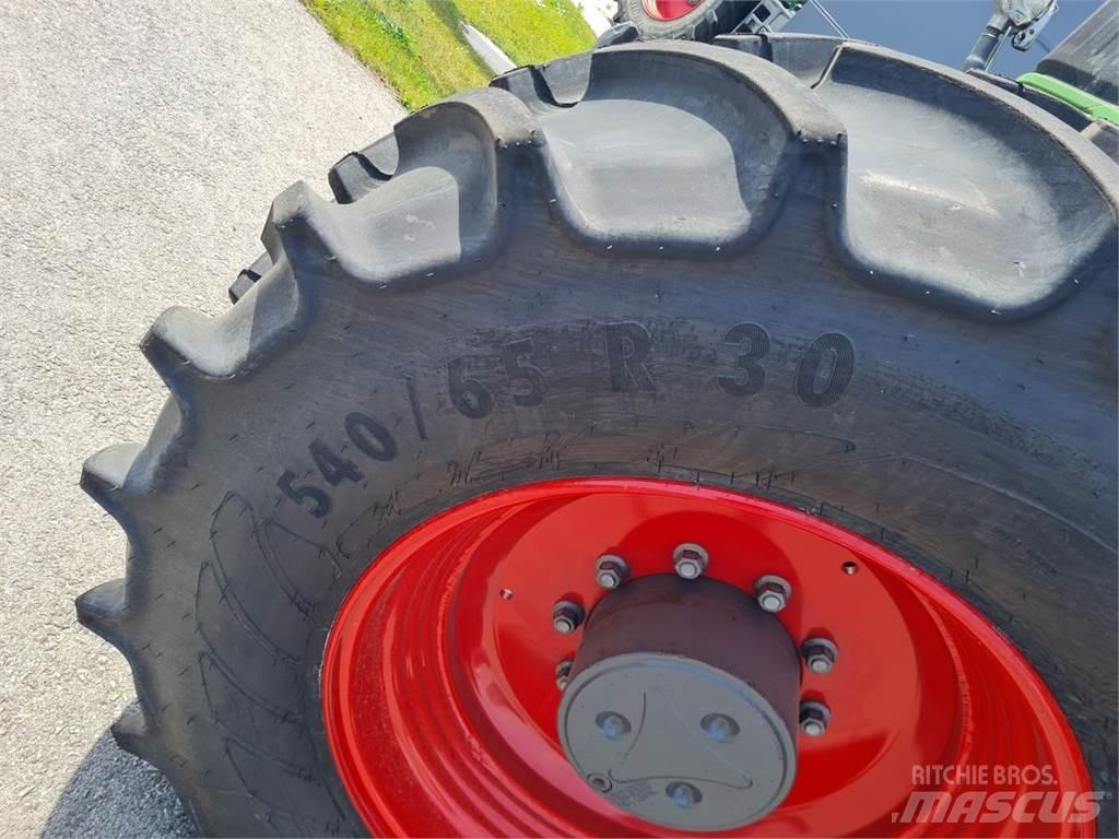 Fendt 724 Vario Traktorit