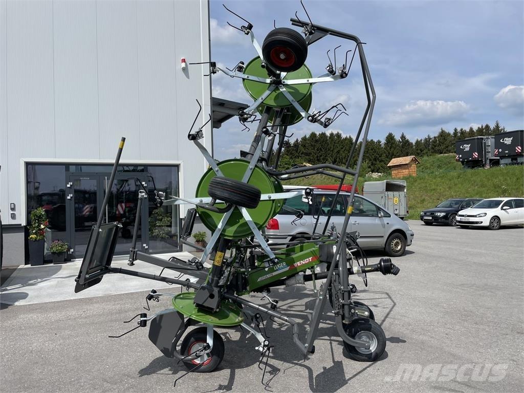 Fendt Lotus 770 Pöyhimet ja haravat