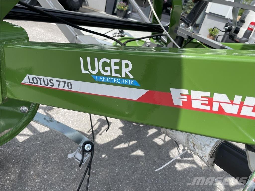 Fendt Lotus 770 Pöyhimet ja haravat