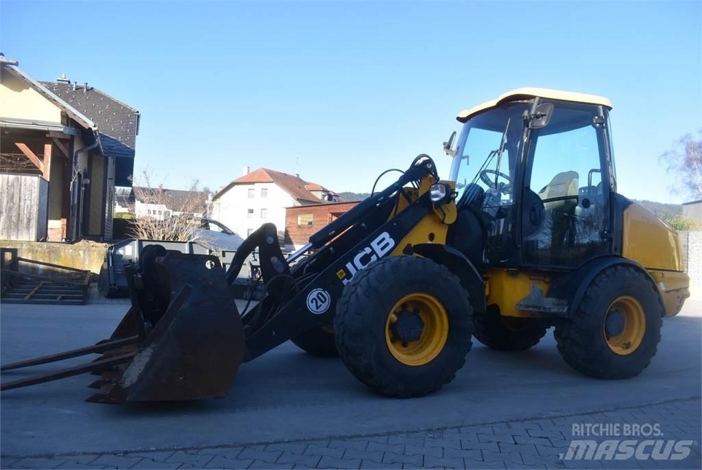 JCB 406 Pyöräkuormaajat
