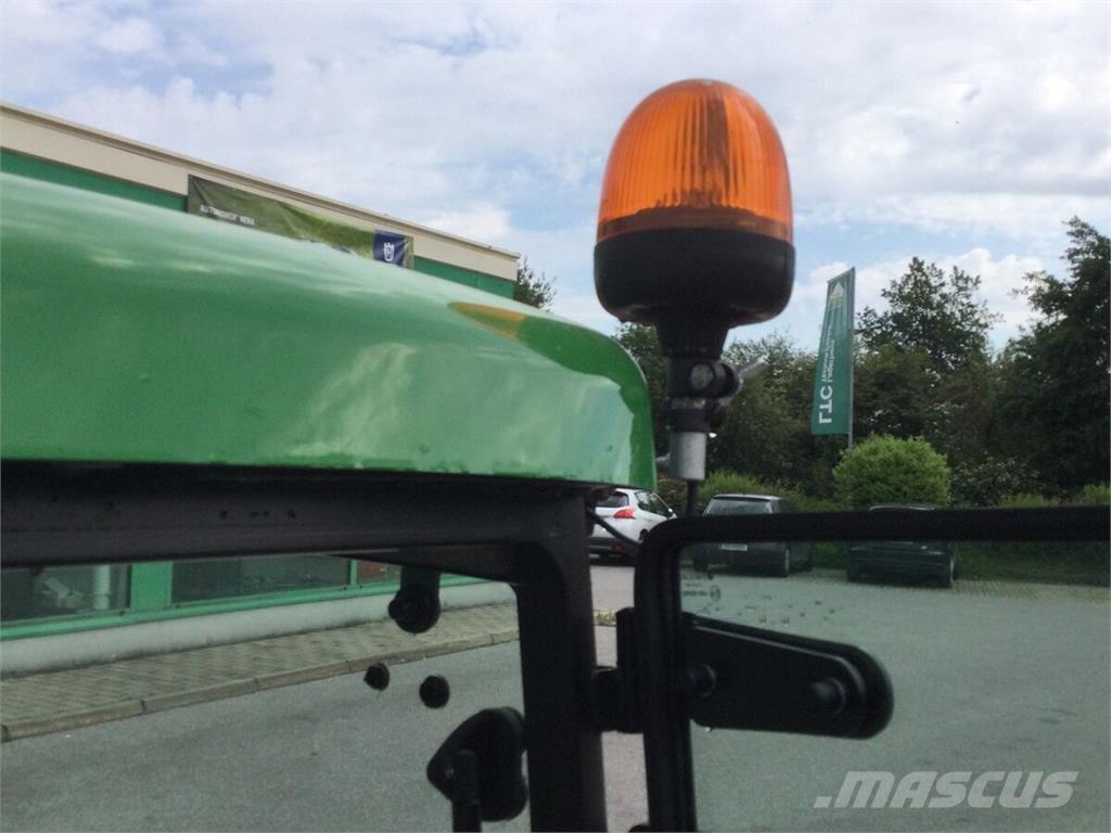 John Deere 1026R Traktorit