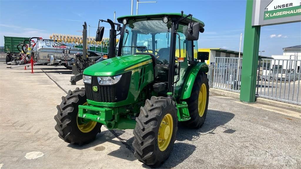 John Deere 5058E Traktorit