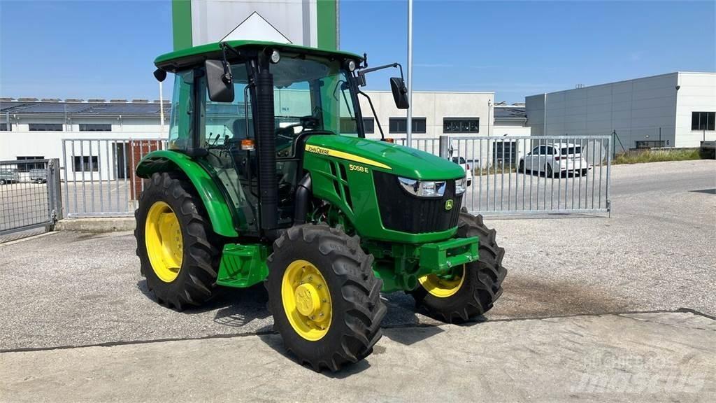 John Deere 5058E Traktorit