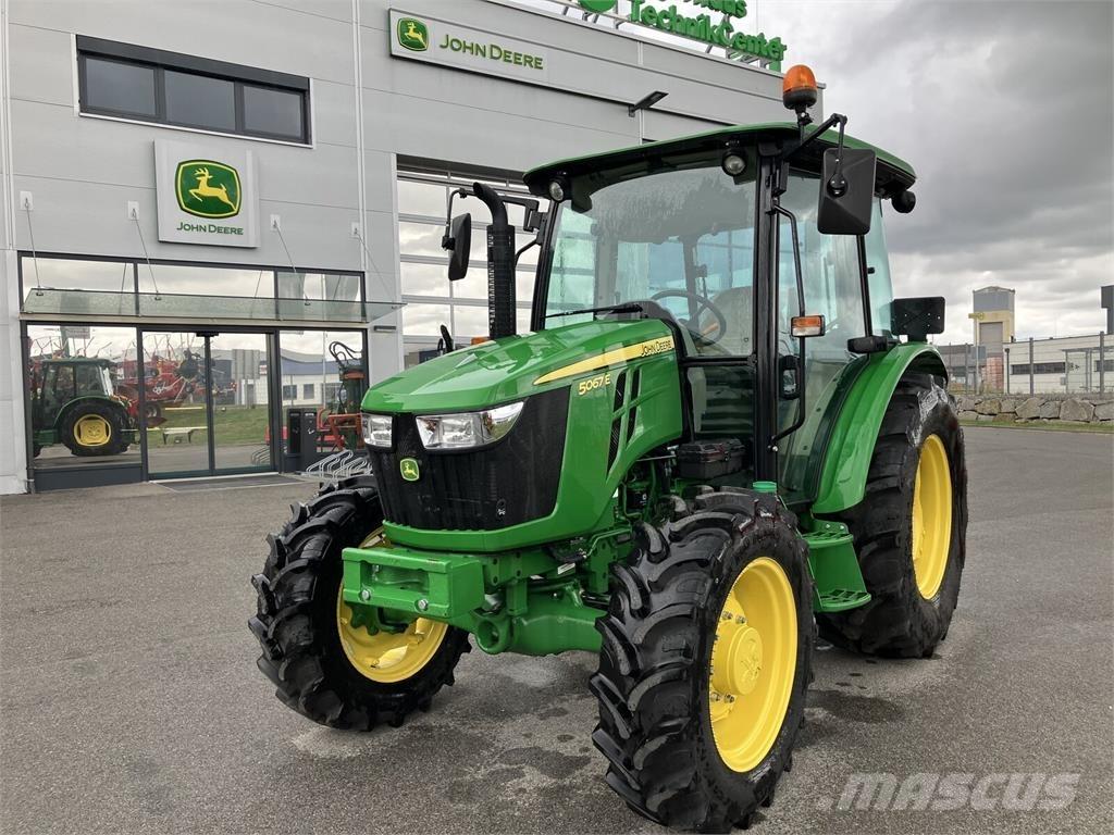 John Deere 5067E Traktorit