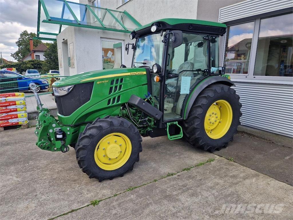 John Deere 5075 GF Traktorit