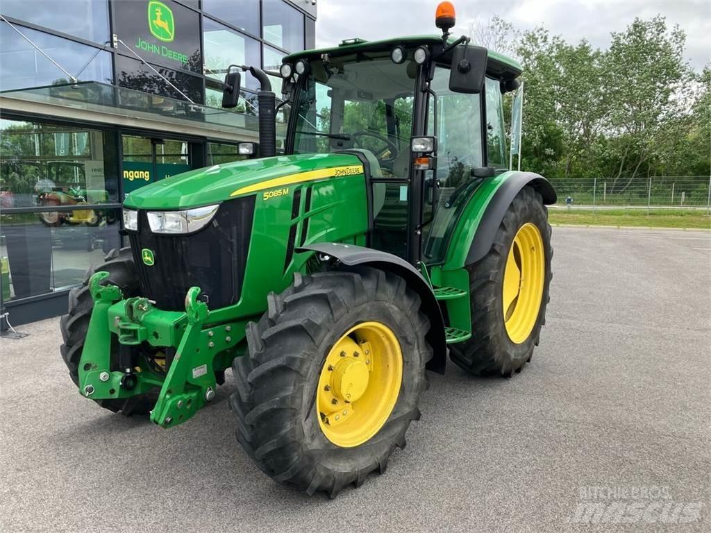 John Deere 5085M Traktorit