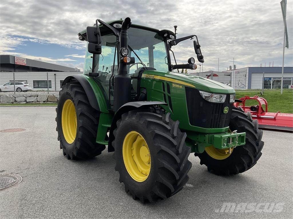 John Deere 5095M Traktorit