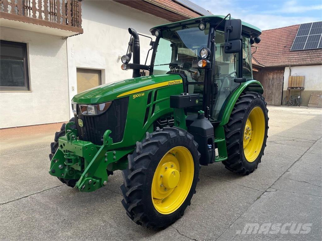 John Deere 5100M Traktorit
