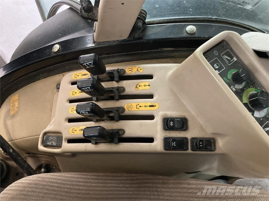 John Deere 5515F Traktorit