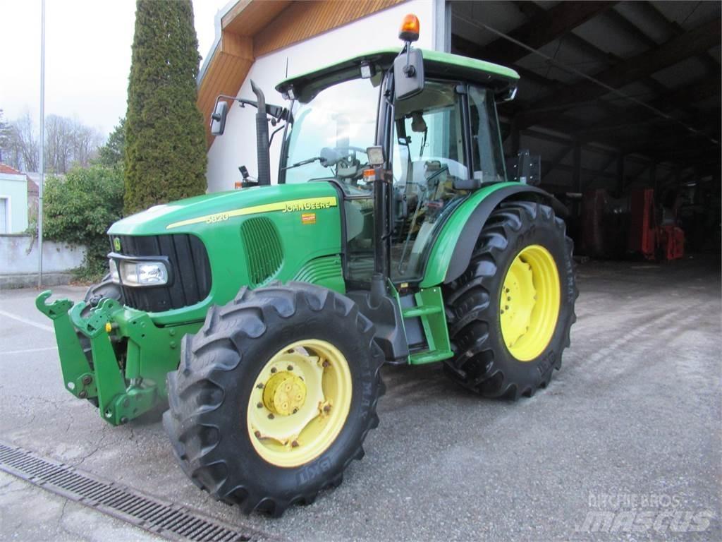 John Deere 5820 Traktorit