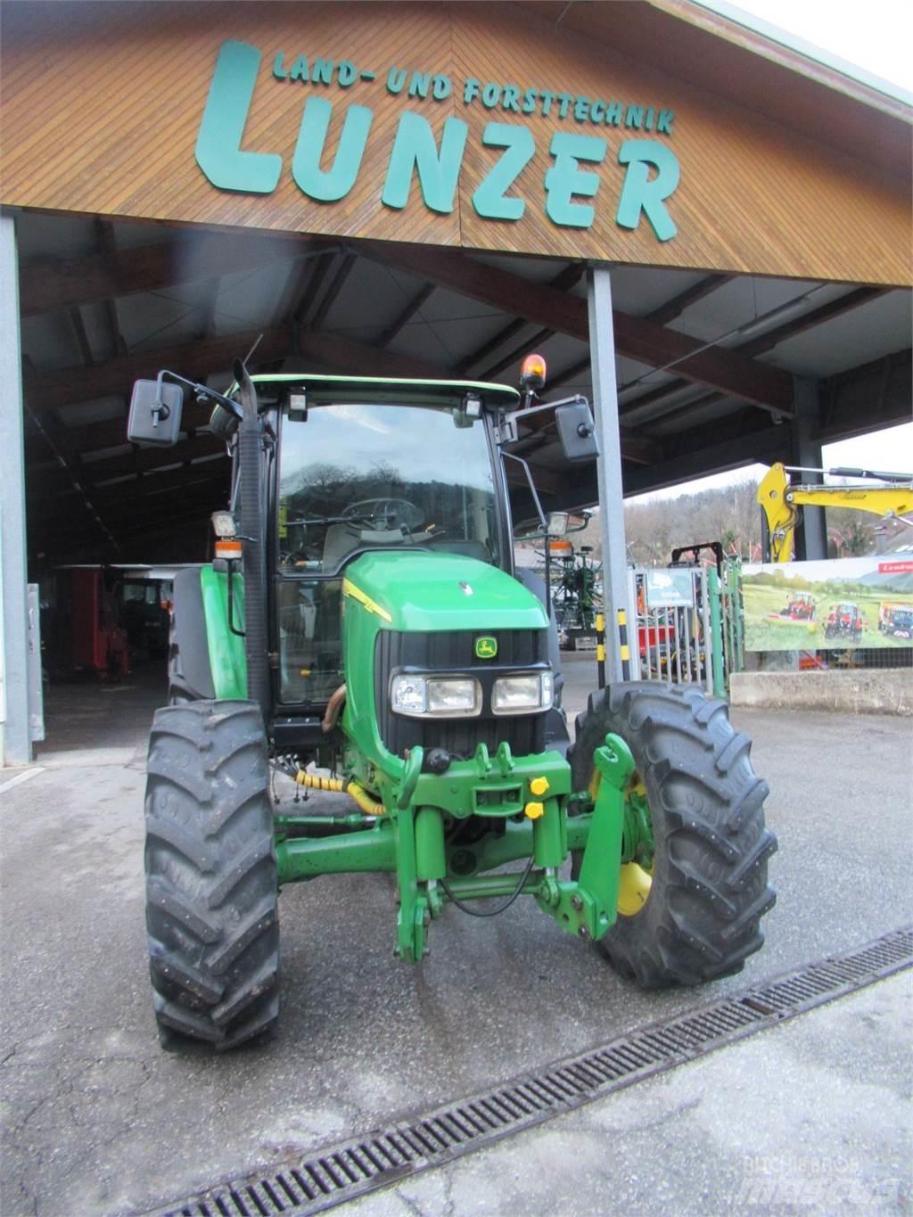John Deere 5820 Traktorit