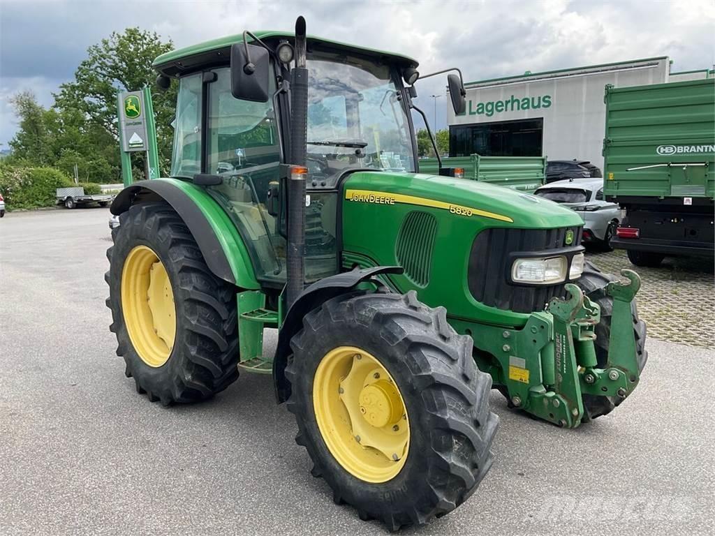 John Deere 5820 Traktorit