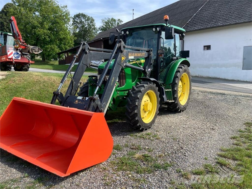 John Deere 5820 Traktorit