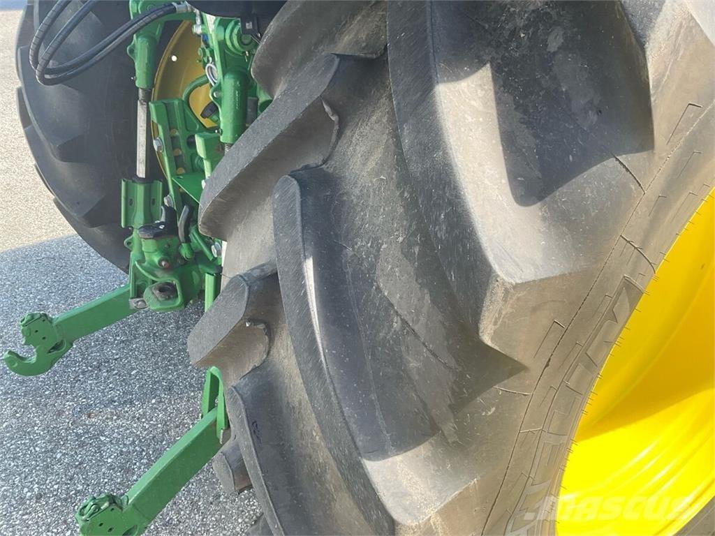 John Deere 6110R Traktorit