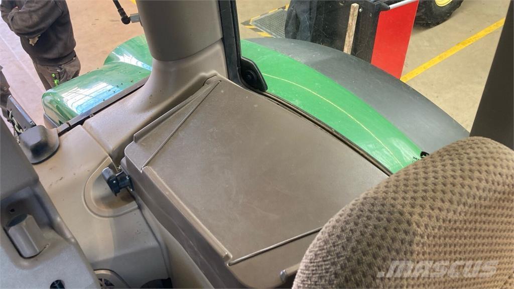 John Deere 6130R Traktorit