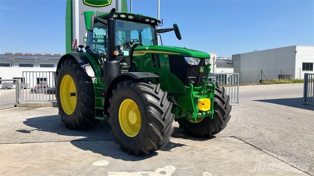 John Deere 6R 215 Traktorit