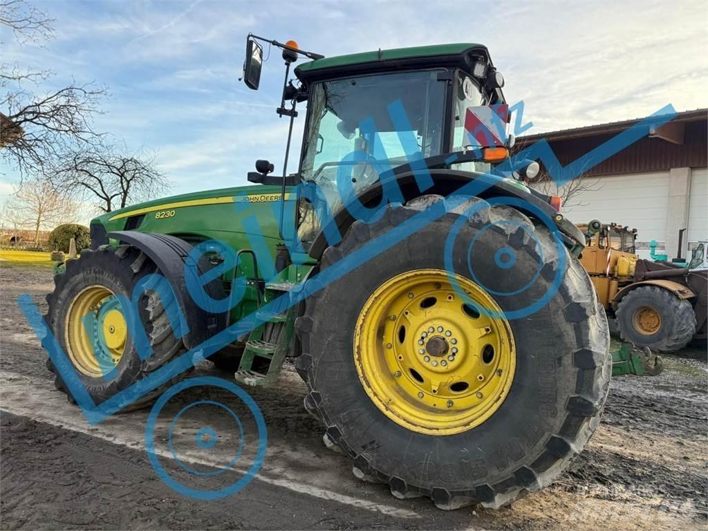 John Deere 8230 Traktorit