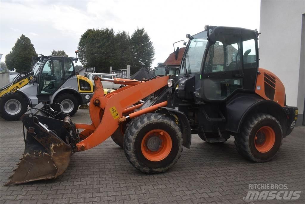 Komatsu WA100M-7 Pyöräkuormaajat
