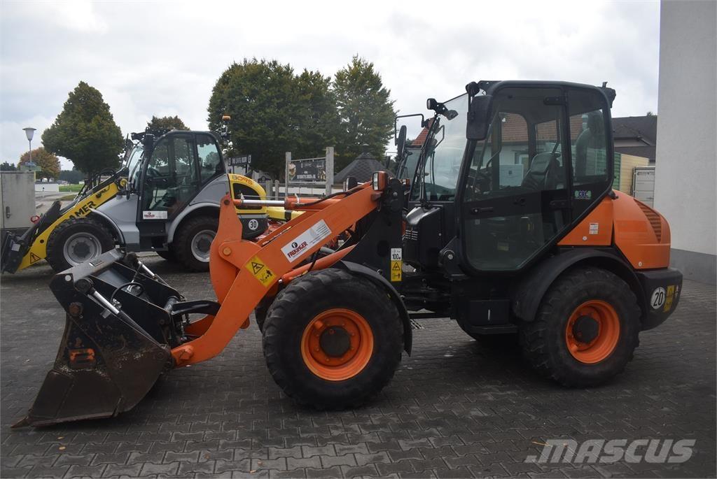 Komatsu WA70-7 Pyöräkuormaajat