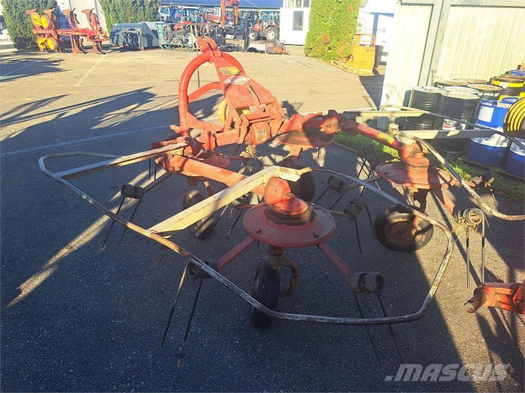 Kuhn 4 Kreisel Pöyhimet ja haravat