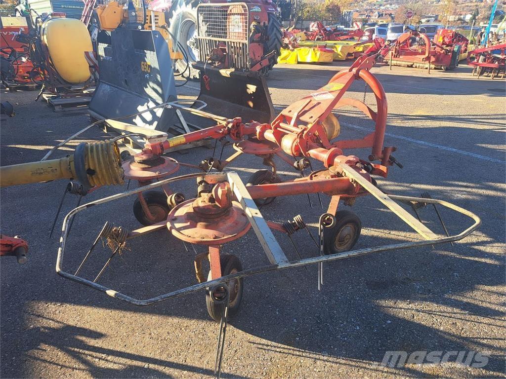 Kuhn 4 Kreisel Pöyhimet ja haravat