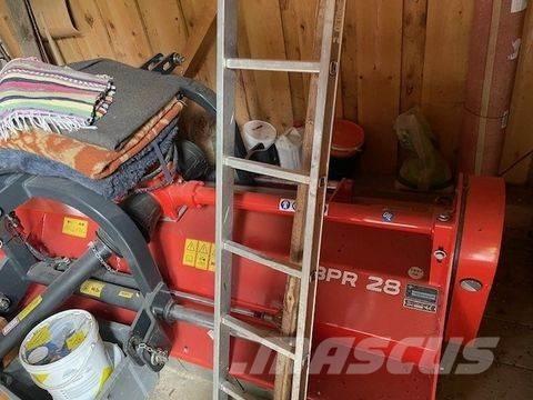 Kuhn BPR 28 Kesantoleikkurit ja -murskaimet