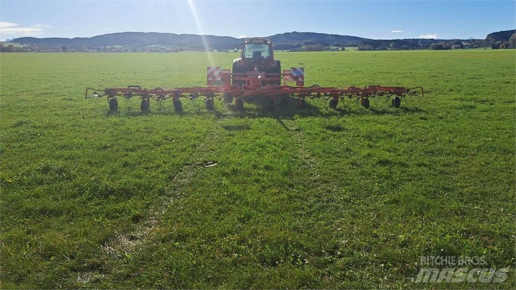 Kuhn GF 10802T Pöyhimet ja haravat