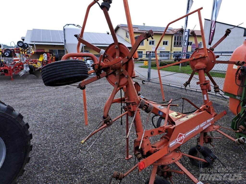 Kuhn GF 4201 MH Pöyhimet ja haravat