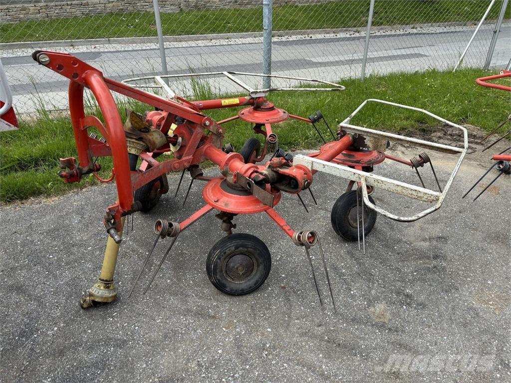 Kuhn GF 440 P Pöyhimet ja haravat