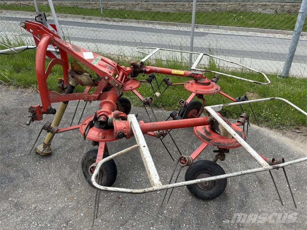 Kuhn GF 440 P Pöyhimet ja haravat