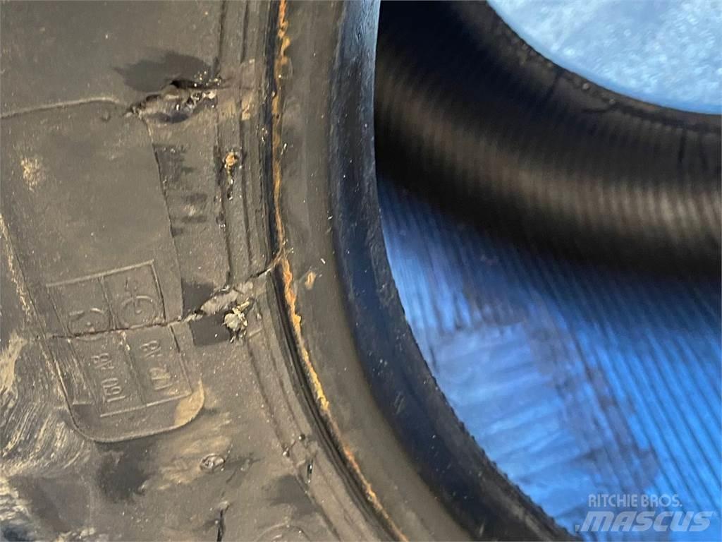 Mitas 600/40-22.5 Renkaat ja vanteet
