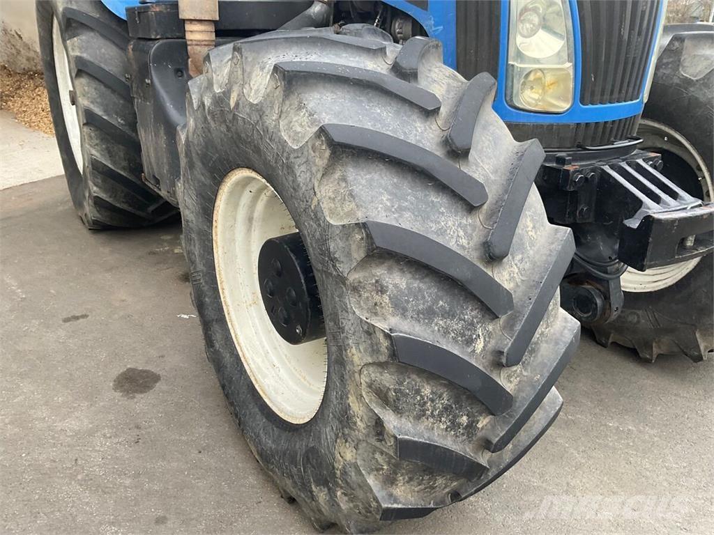 New Holland TG 285 Traktorit