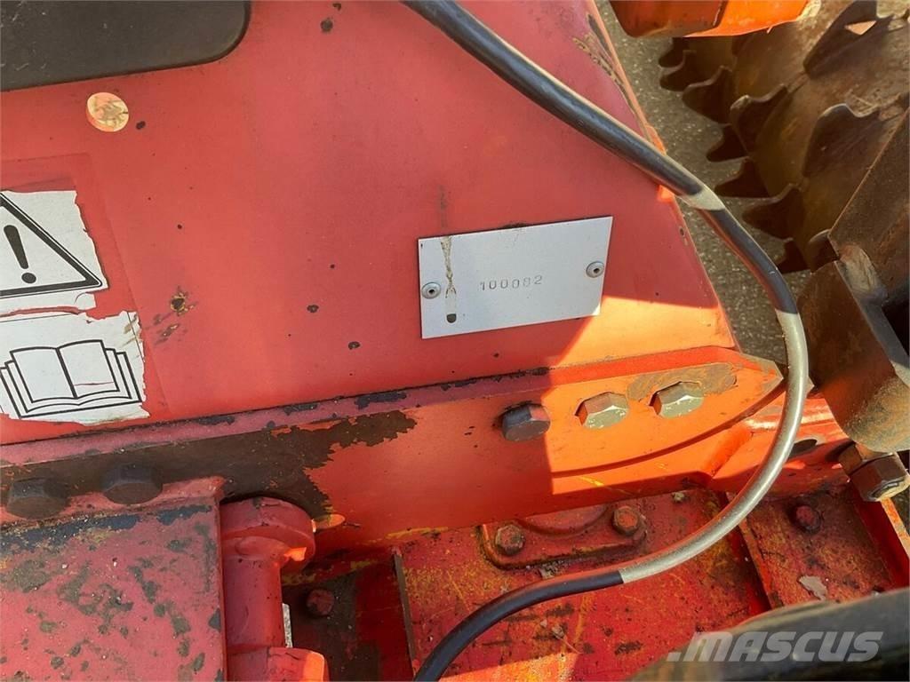 Pegoraro 3000 Kiekkomultaimet ja lautasäkeet