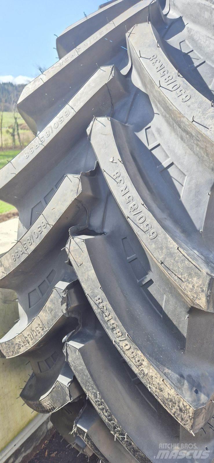 Petlas 650/85 R38 Renkaat ja vanteet