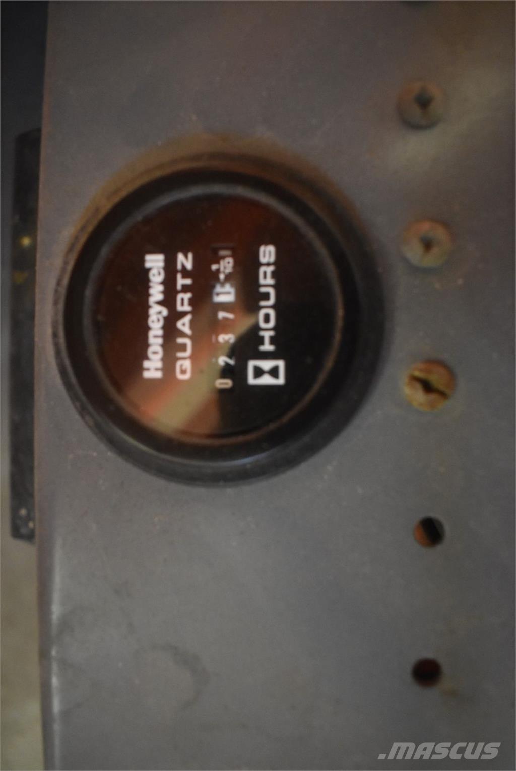 SkyJack SJ-III 3220 Kuukulkijat