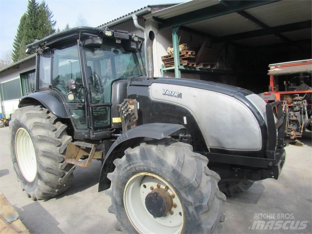 Valtra XM 130 Traktorit