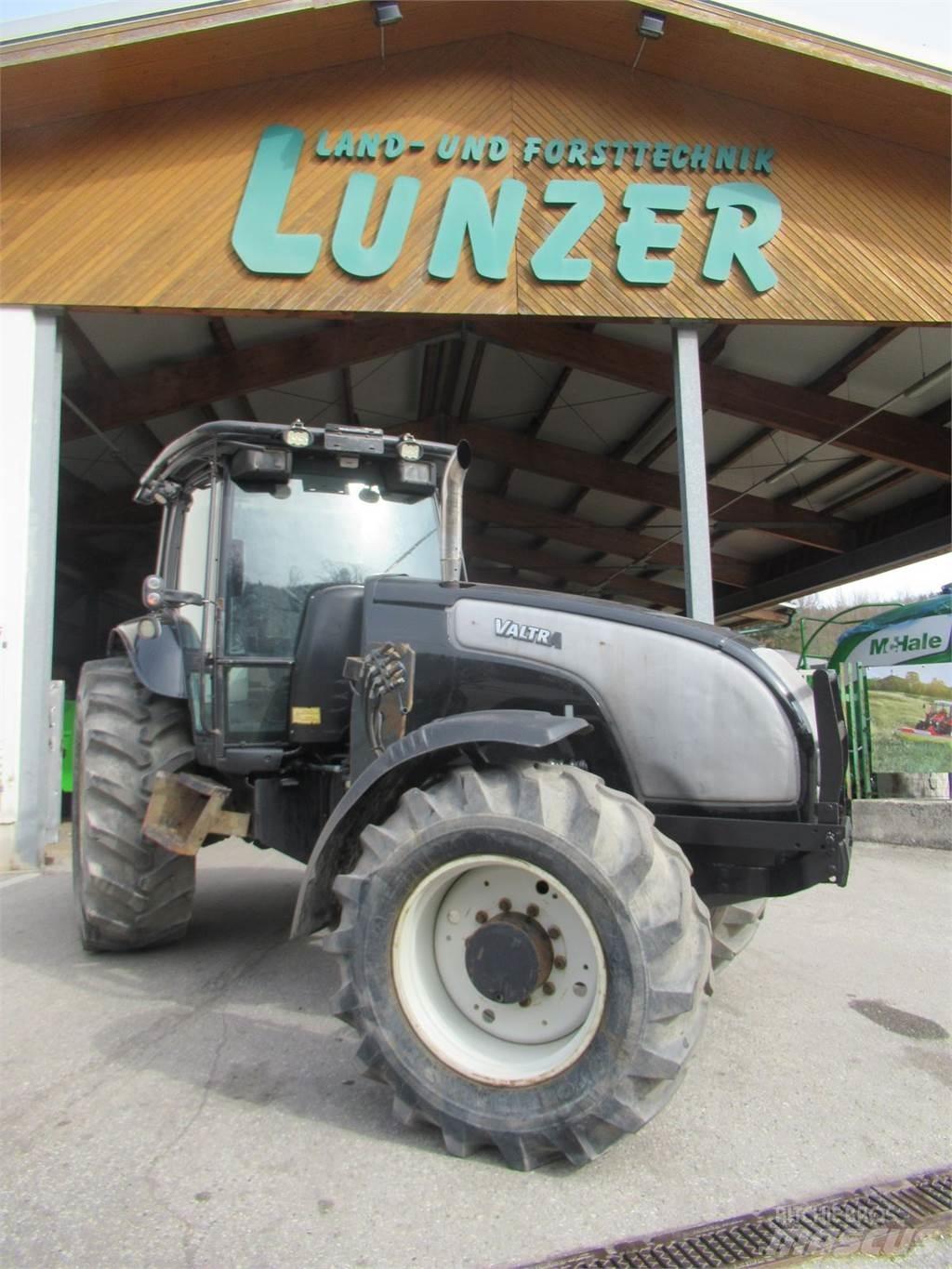 Valtra XM 130 Traktorit