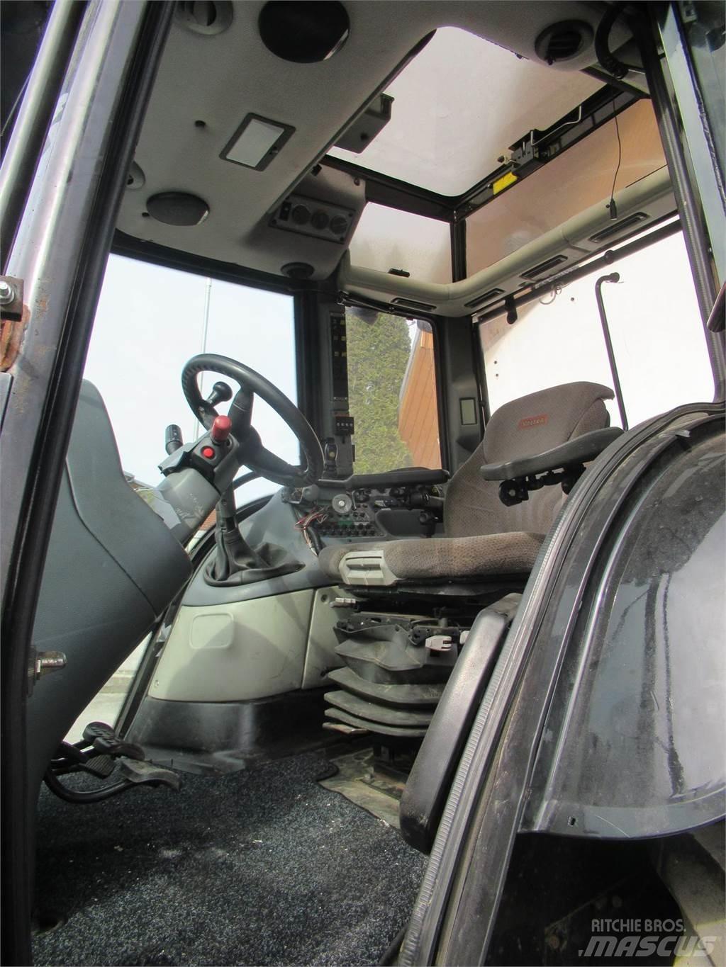 Valtra XM 130 Traktorit