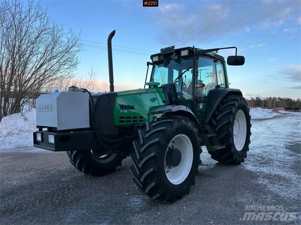 Valtra X110 Traktorit