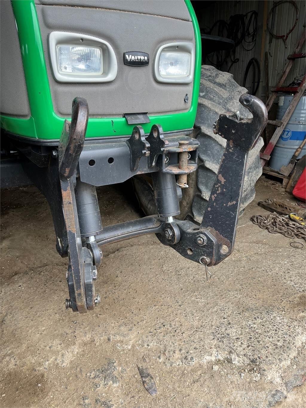 Valtra 170CH Traktorit