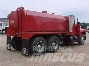 Mack R690ST Vesisäiliöautot