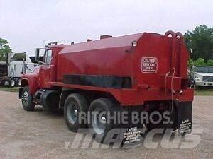 Mack R690ST Vesisäiliöautot