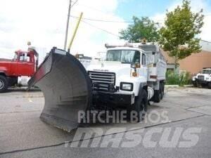 Mack RD688S Lumiaurat
