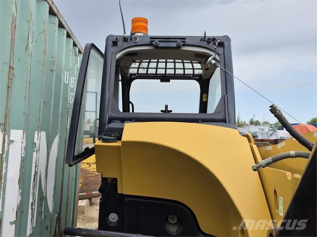 CAT TH560B Maatalouskurottajat