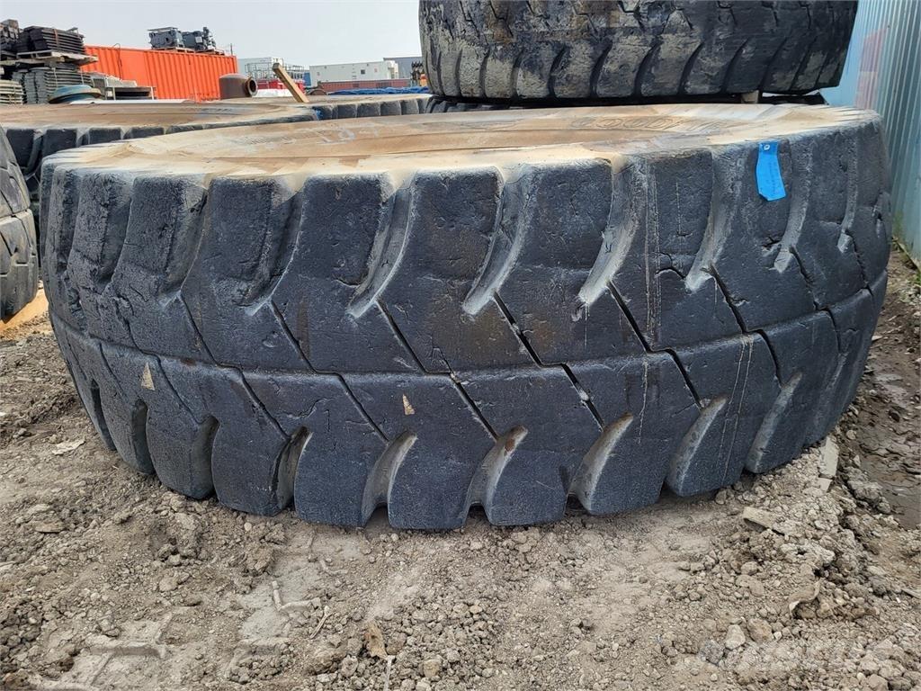 Goodyear RM-4B+ Renkaat ja vanteet