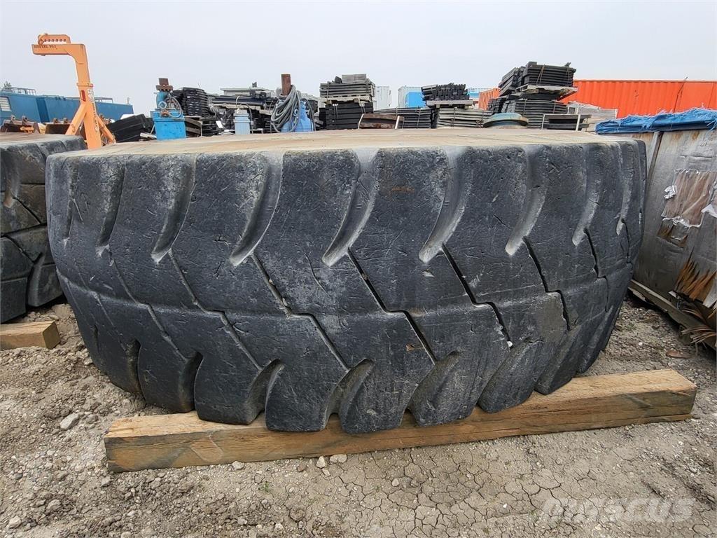 Goodyear RM-4B+ Renkaat ja vanteet