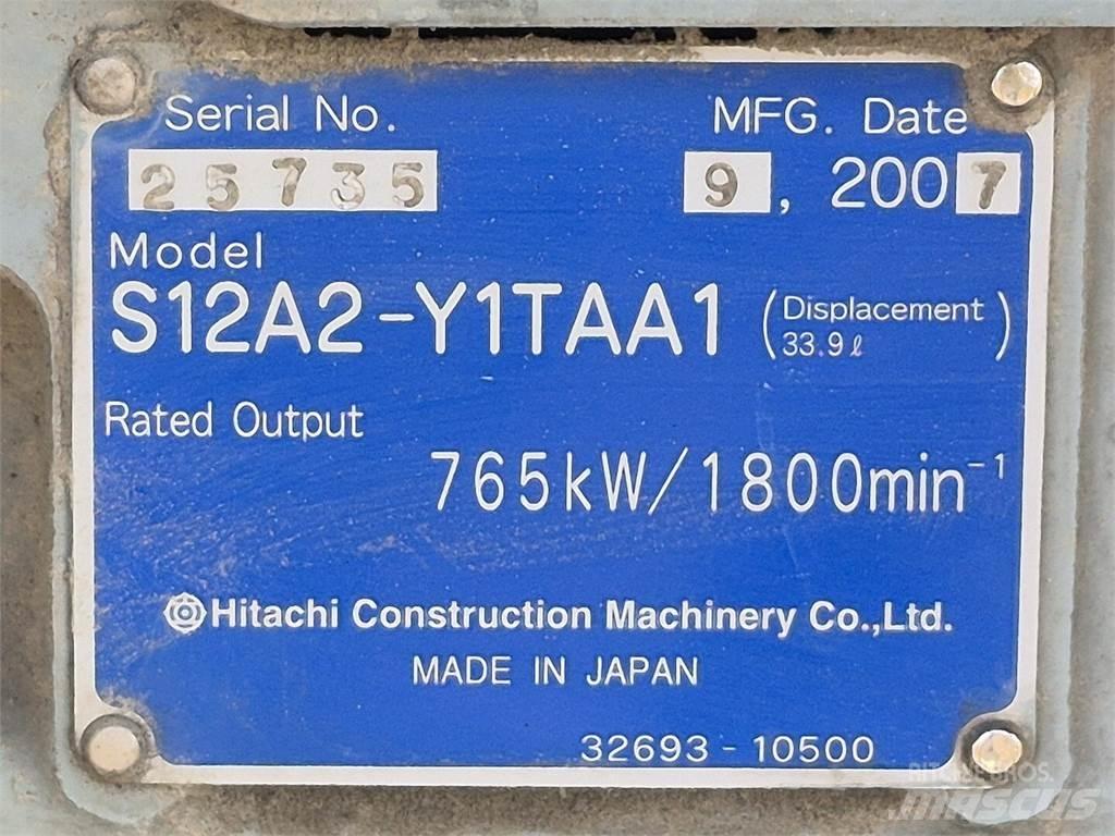 Hitachi S12A2-Y1TAA1 Moottorit