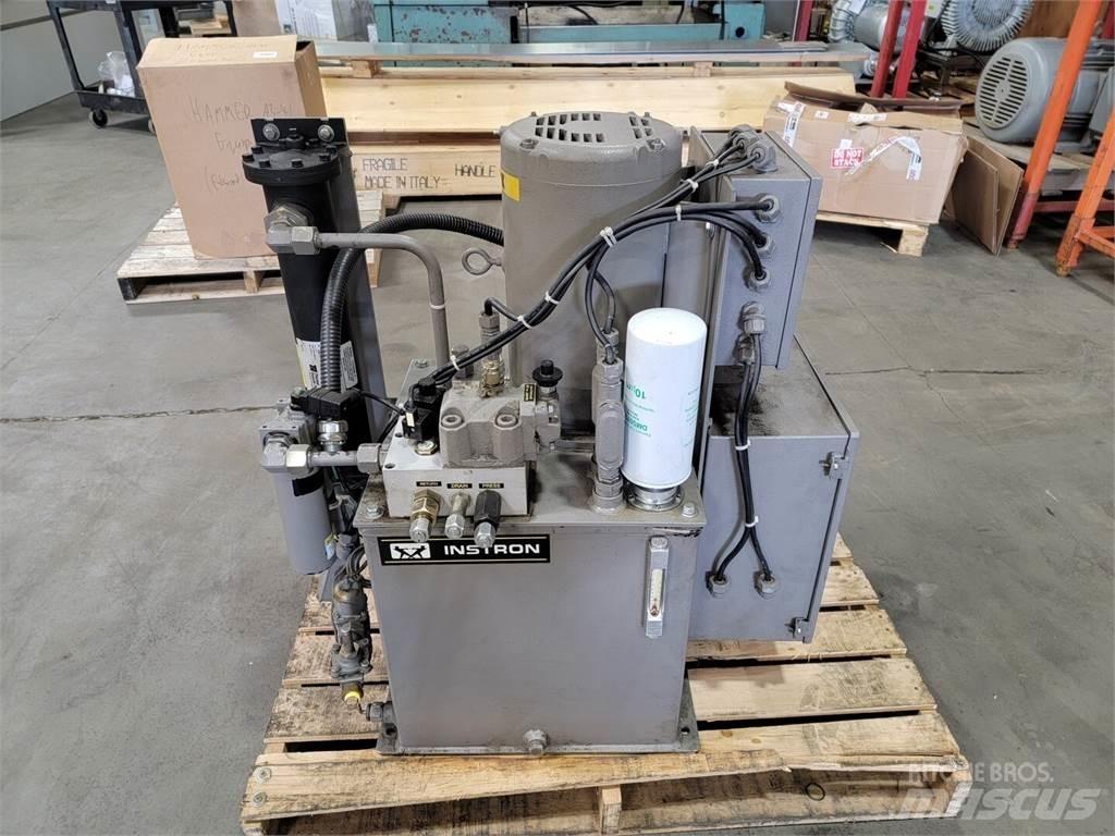  INSTRON A440 83C Vesipumput