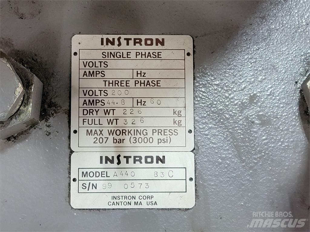  INSTRON A440 83C Vesipumput